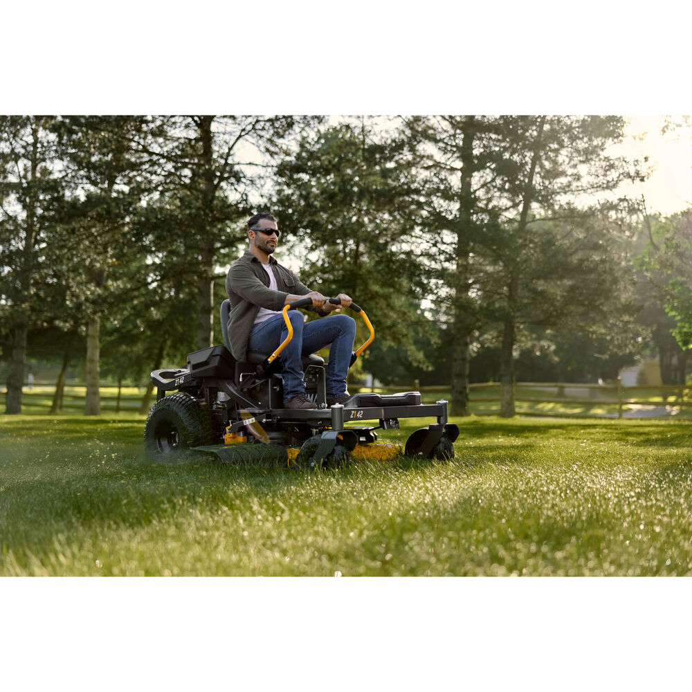 42-Inch Zero-Turn Mower with IntelliPOWER® | 547cc Engine